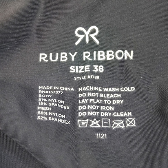 Ruby Ribbon Zip Front Sport Tank - Picture 3 of 6